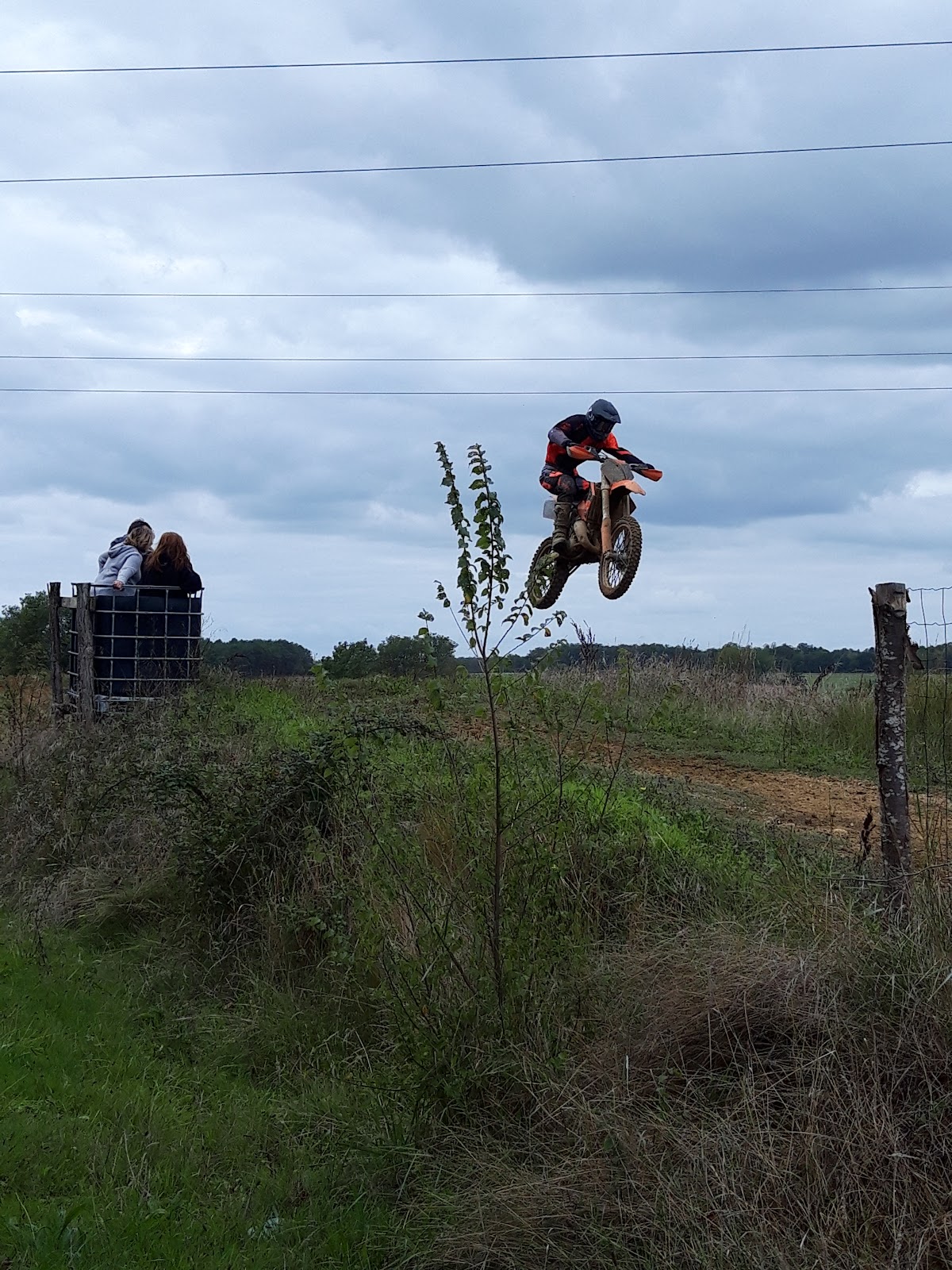 Terrain de motocross à Dangé-Saint-Romain — photo 1