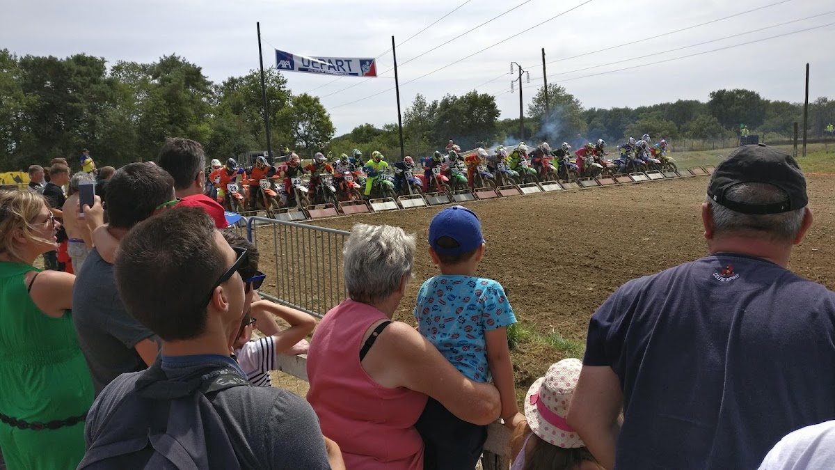 Terrain de motocross à Dangé-Saint-Romain — photo 2