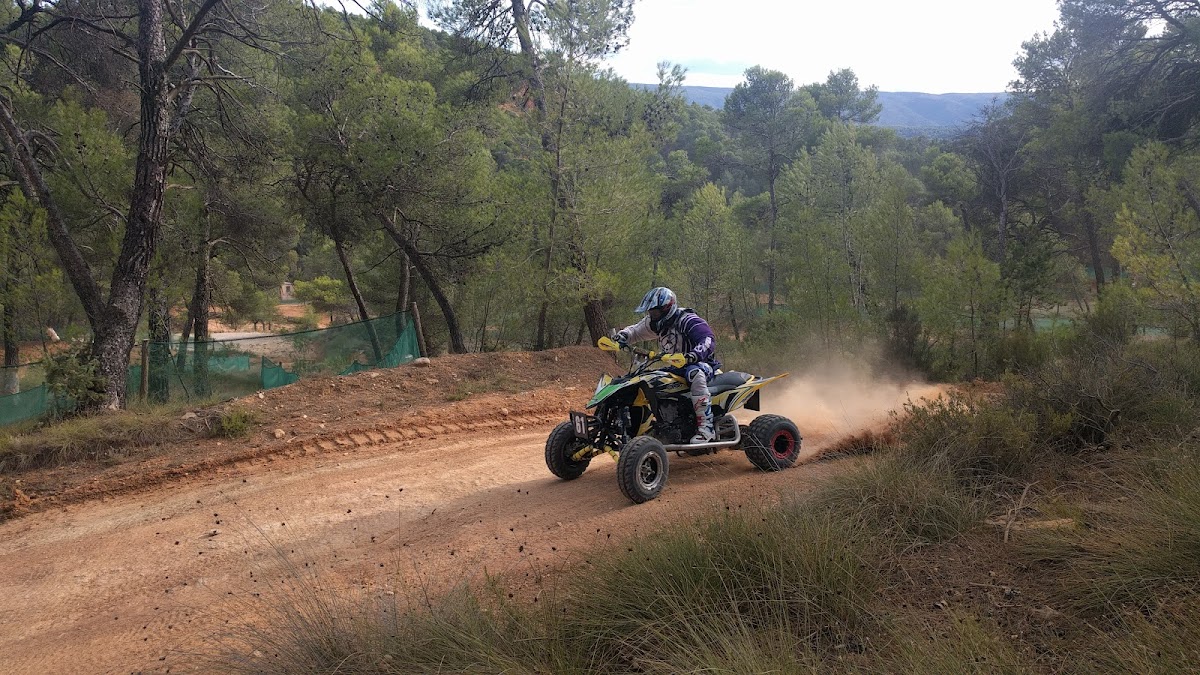 Terrain de motocross à Goult — photo 3