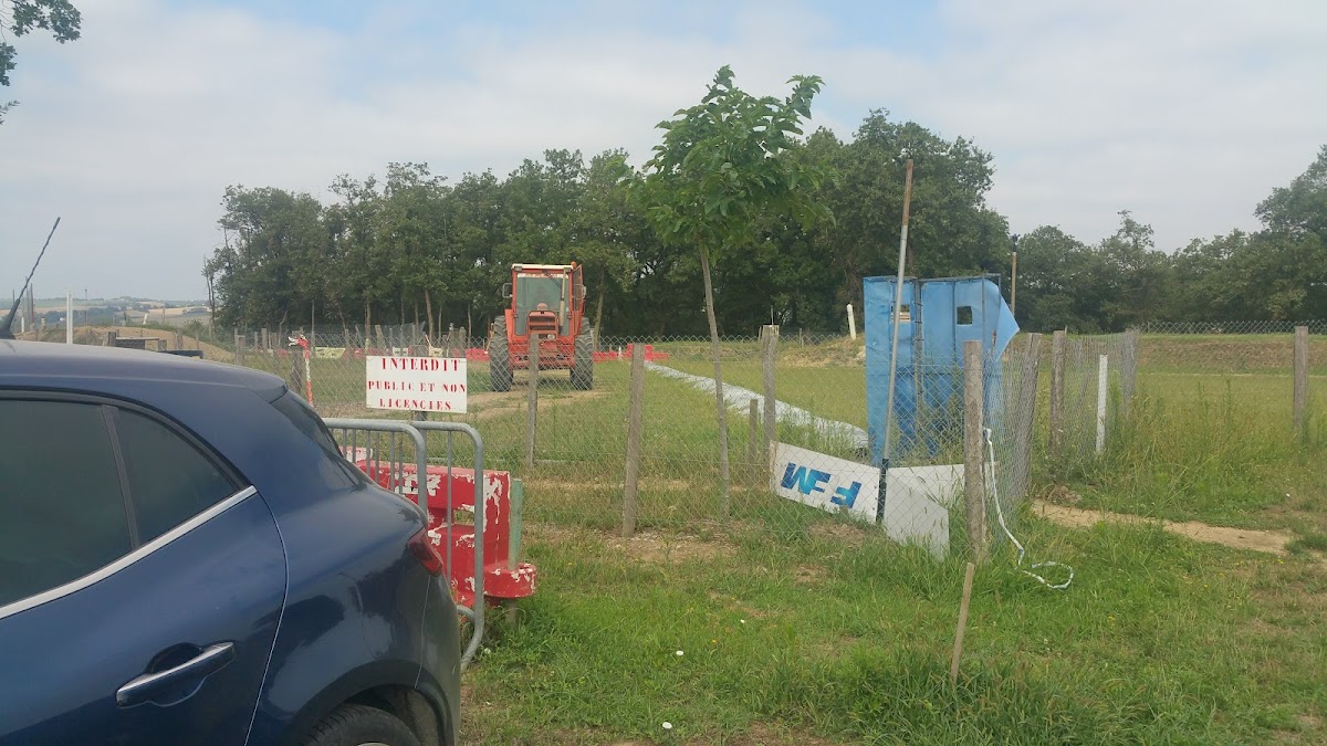 Terrain de motocross à Beaumont-sur-Lèze — photo 1