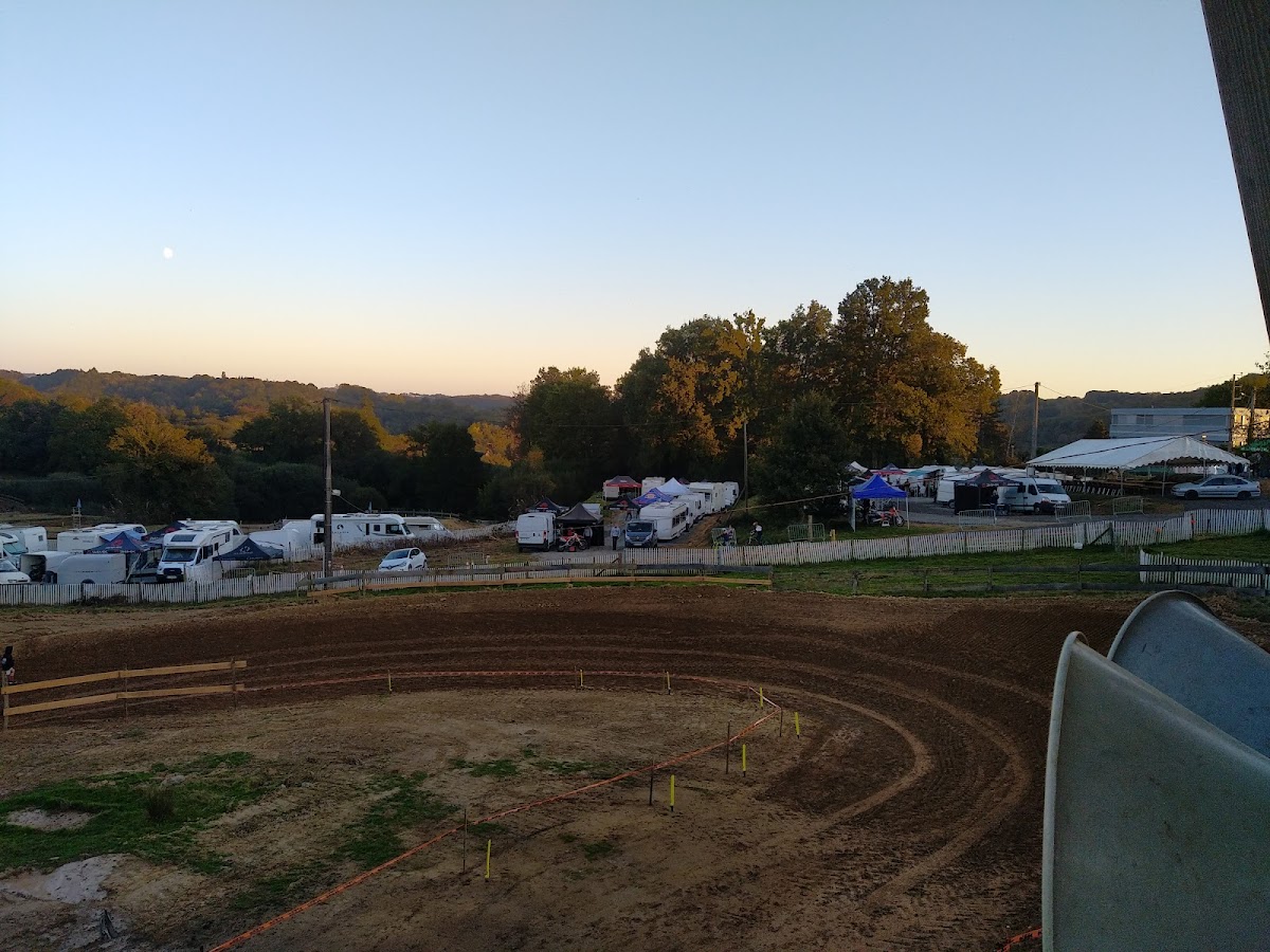 Terrain de motocross à Uzerche — photo 1
