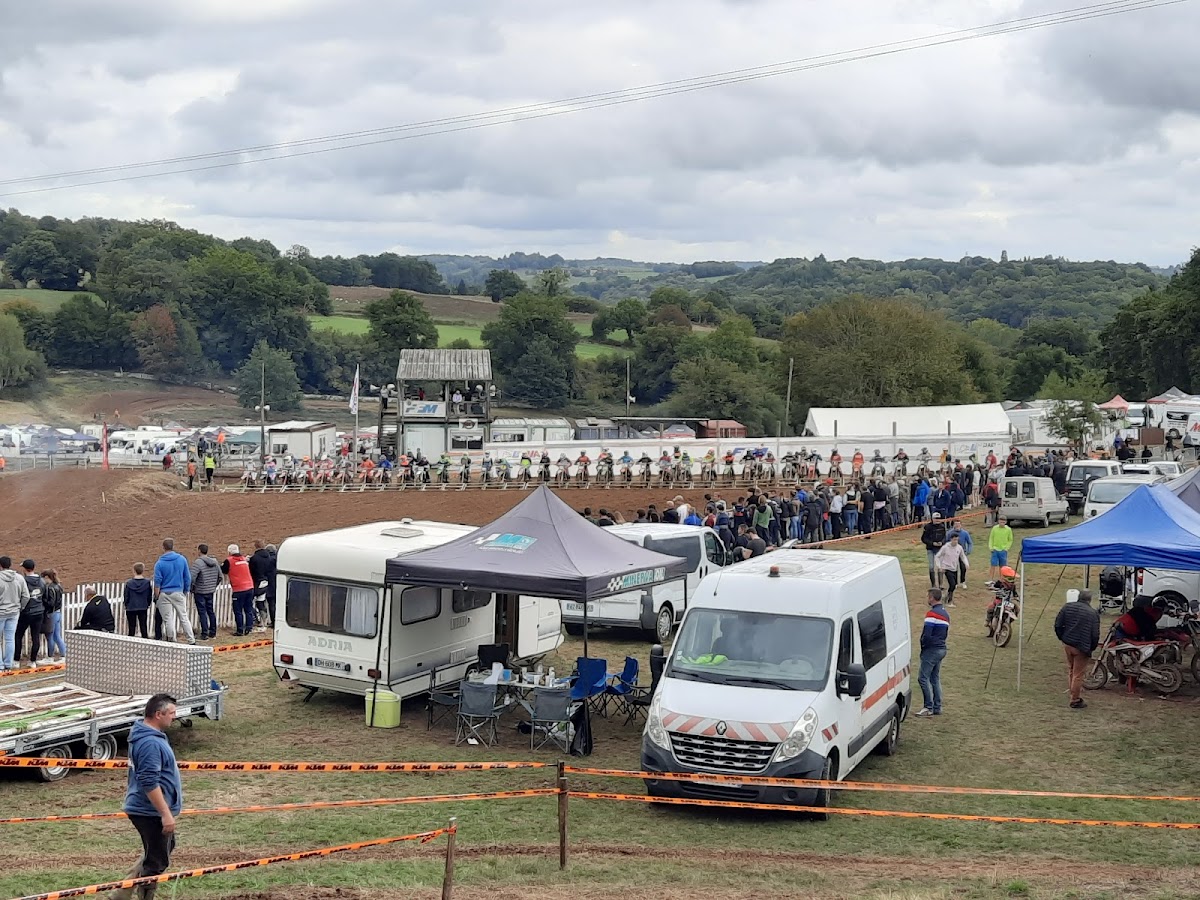 Terrain de motocross à Uzerche — photo 2