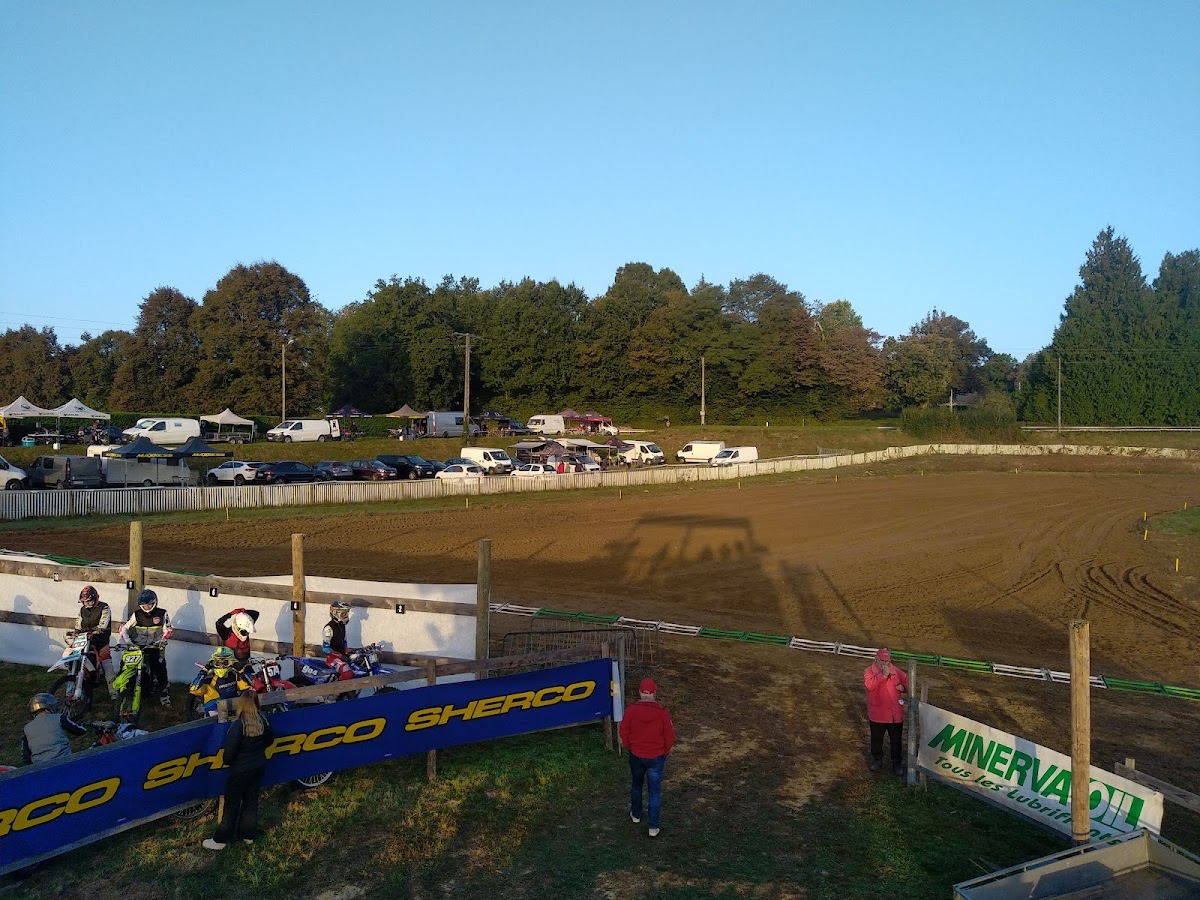 Terrain de motocross à Uzerche — photo 4