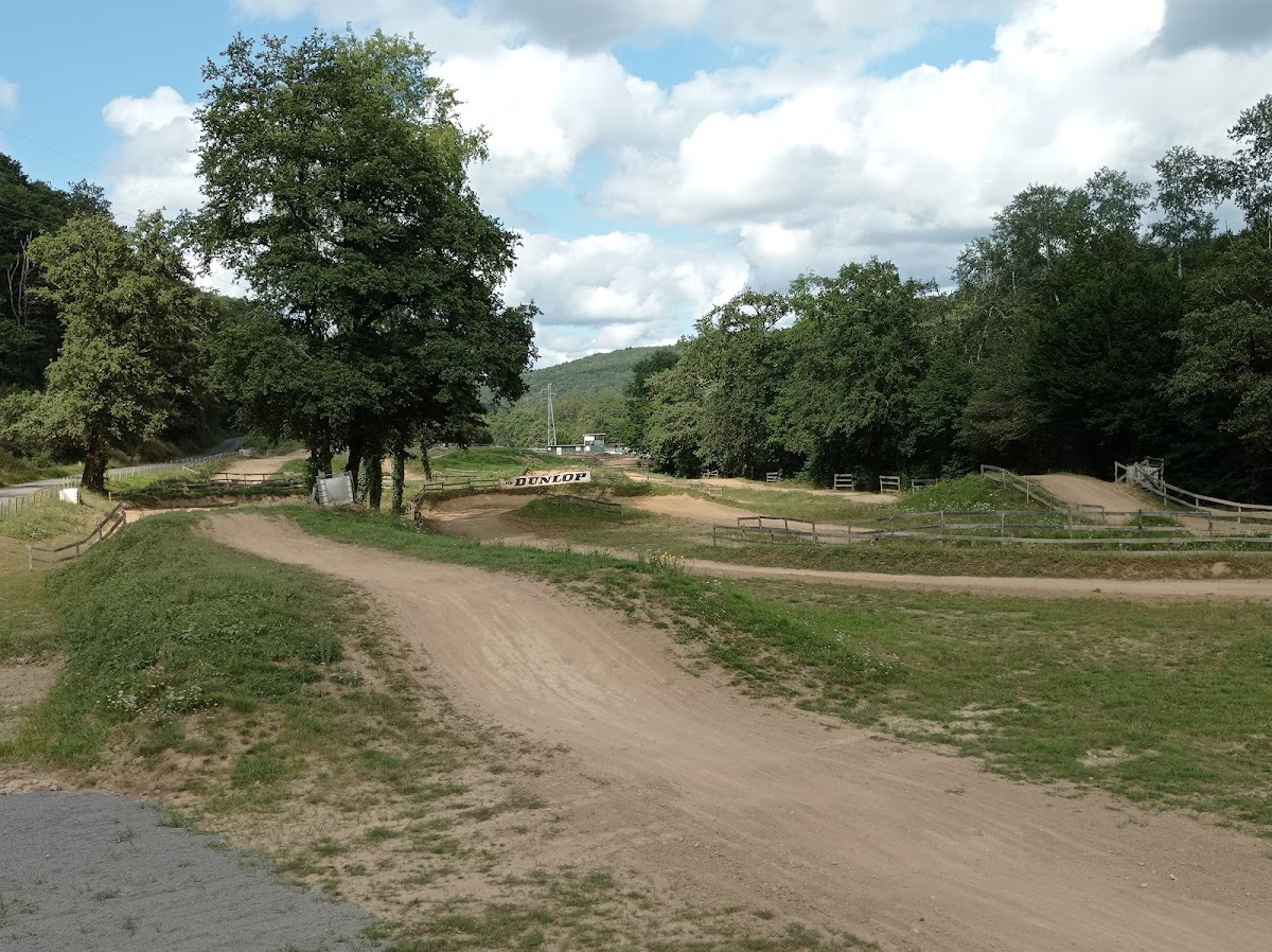 Terrain de motocross à Saint-Priest-Taurion — photo 1