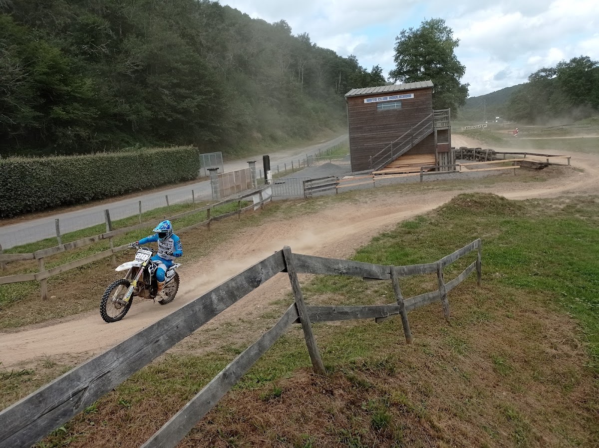 Terrain de motocross à Saint-Priest-Taurion — photo 2