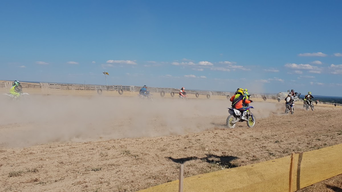Terrain de motocross à Montmorency-Beaufort — photo 1