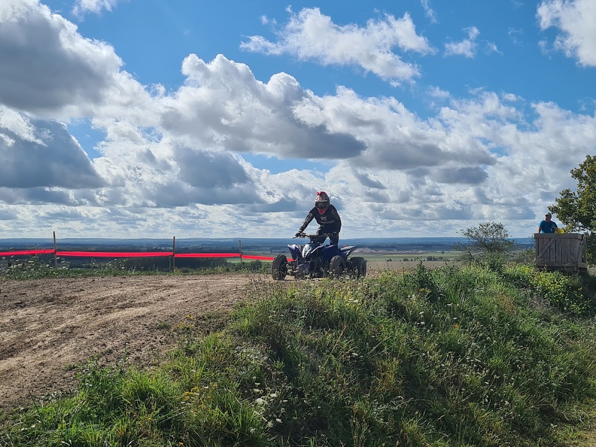 Terrain de motocross à Montmorency-Beaufort — photo 2