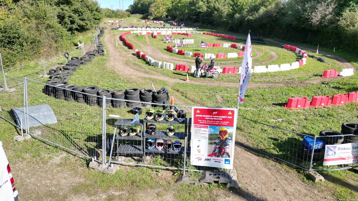 Terrain de motocross à Brie-Comte-Robert — photo 2