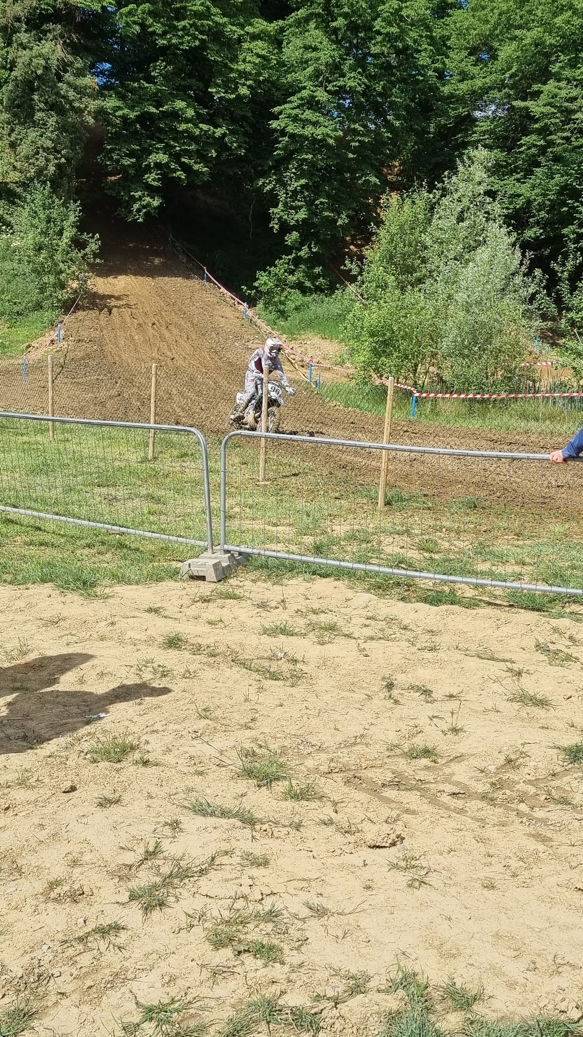 Terrain de motocross à Avesnes-Sur-Helpe — photo 1