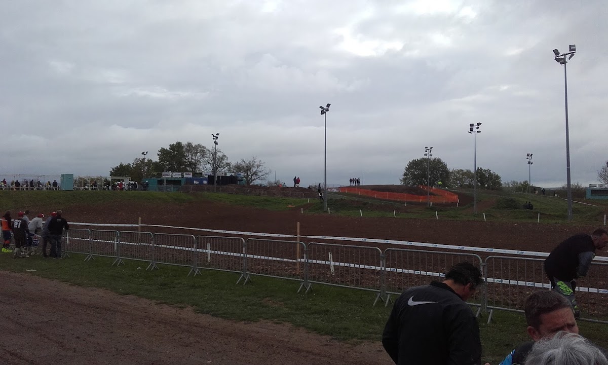 Terrain de motocross à Brienon-Sur-Armançon — photo 2