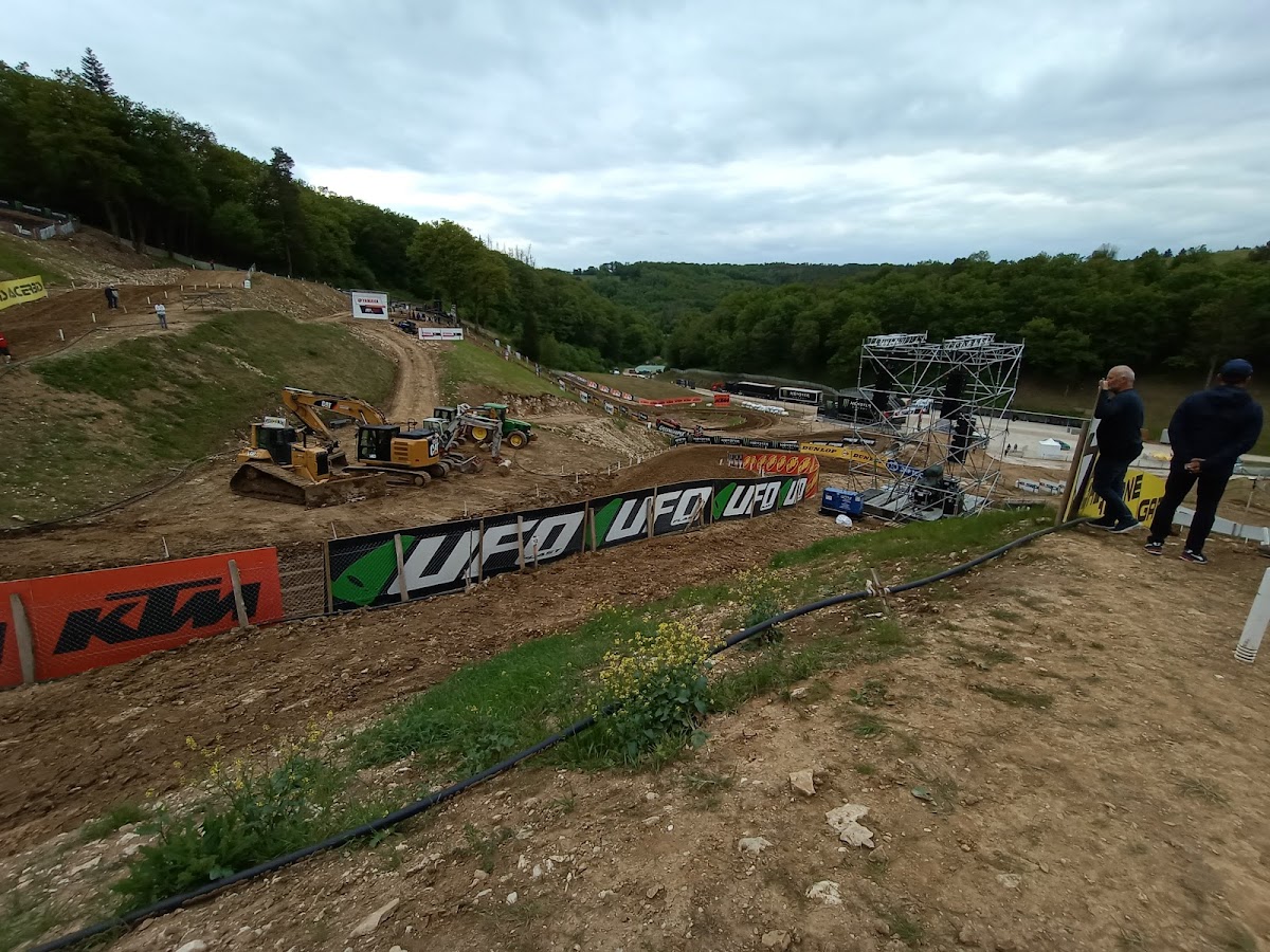 Terrain de motocross à Villars-Sous-Écot — photo 1