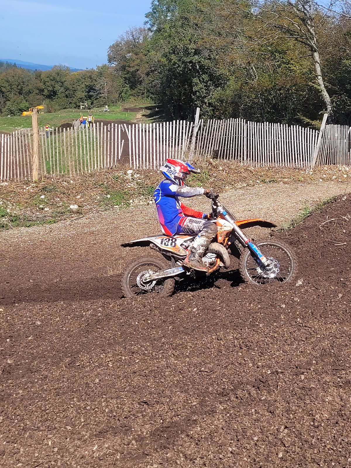 Terrain de motocross à Etables — photo 3