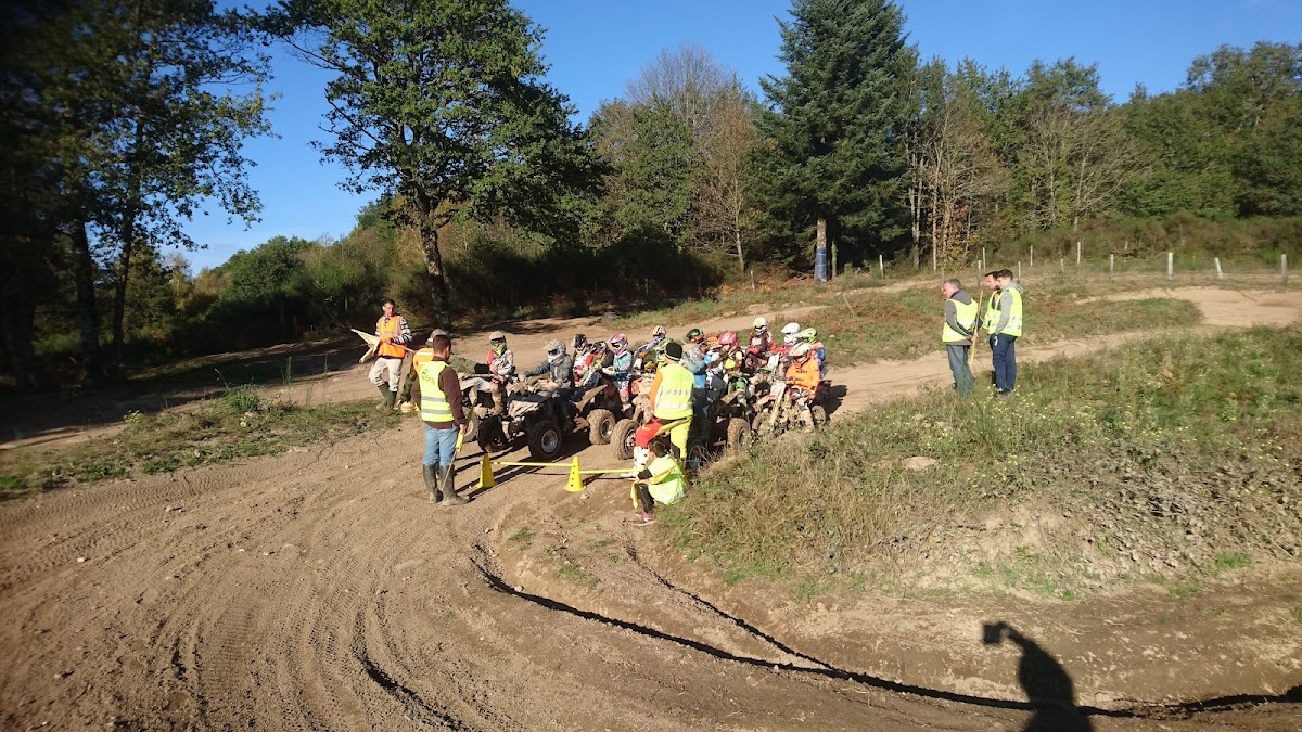 Terrain de motocross à Compreignac — photo 1