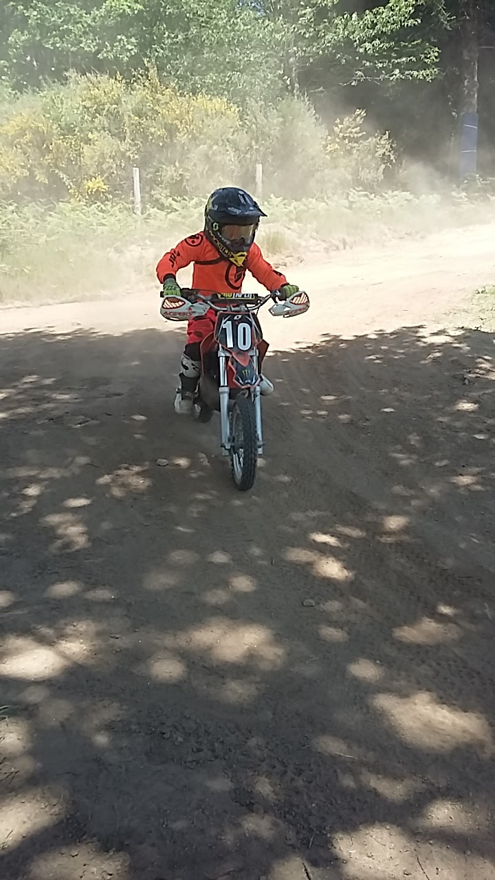Terrain de motocross à Compreignac — photo 2