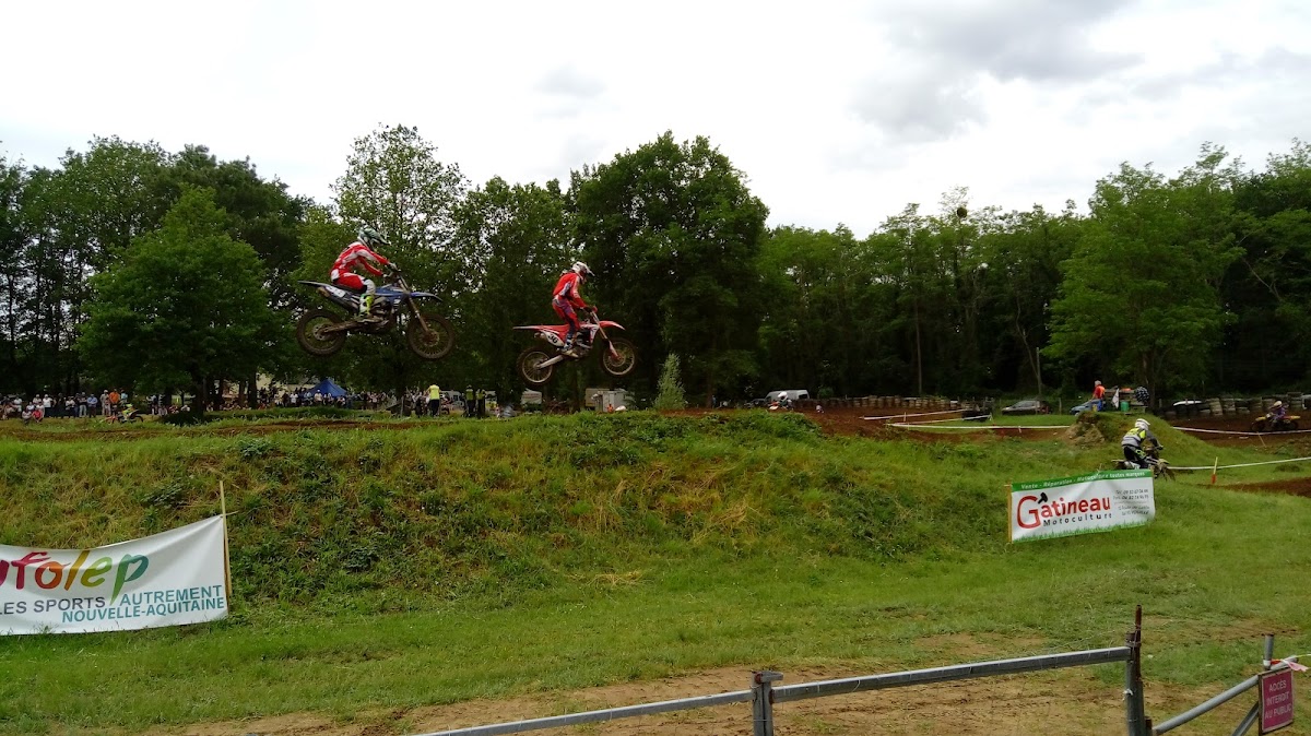 Terrain de motocross à Ouzilly — photo 3