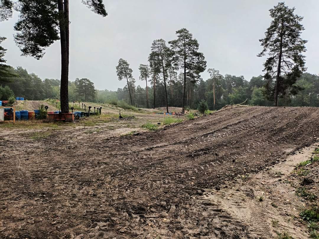 Terrain de motocross à Neuvy-Sur-Barangeon — photo 1