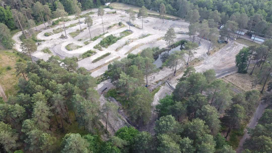 Terrain de motocross à Neuvy-Sur-Barangeon — photo 2