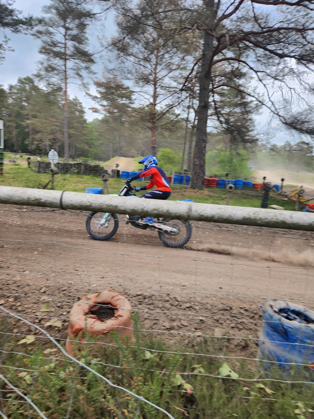 Terrain de motocross à Neuvy-Sur-Barangeon — photo 3