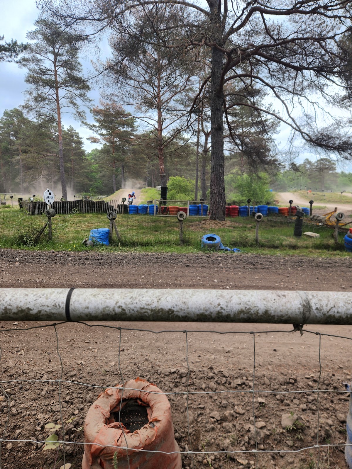 Terrain de motocross à Neuvy-Sur-Barangeon — photo 4