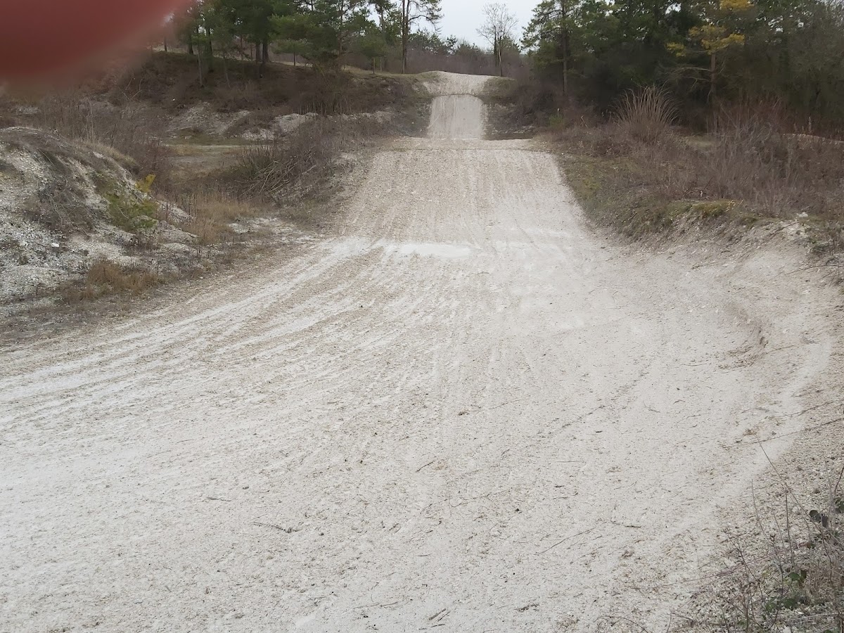Terrain de motocross à Marigny-Le-Châtel