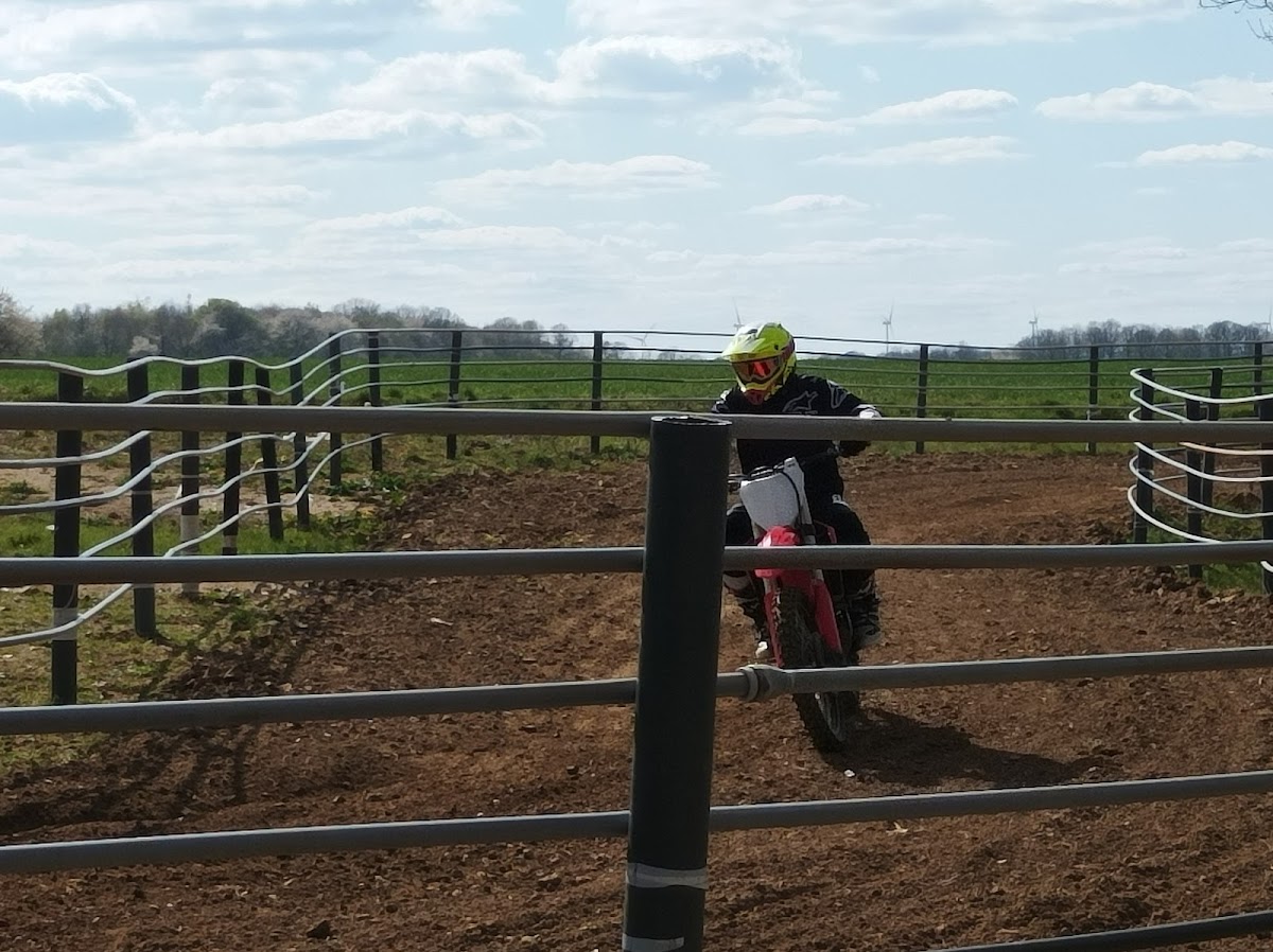 Terrain de motocross à Montgenost — photo 3