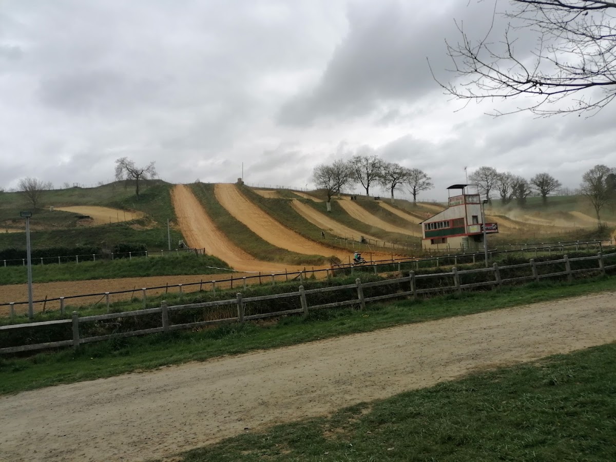 Terrain de motocross à Martigné-Ferchaud