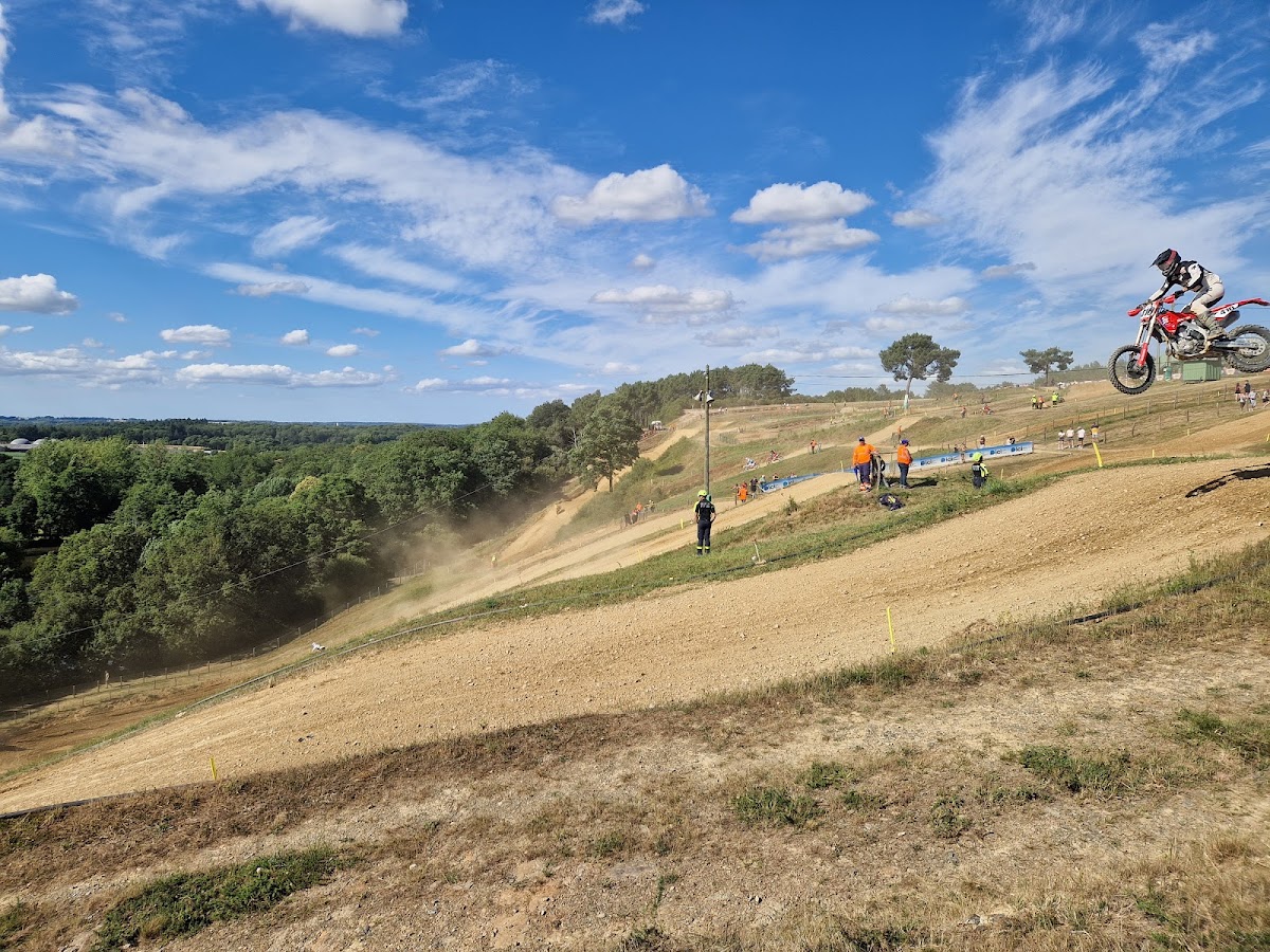 Terrain de motocross à Iffendic — photo 1