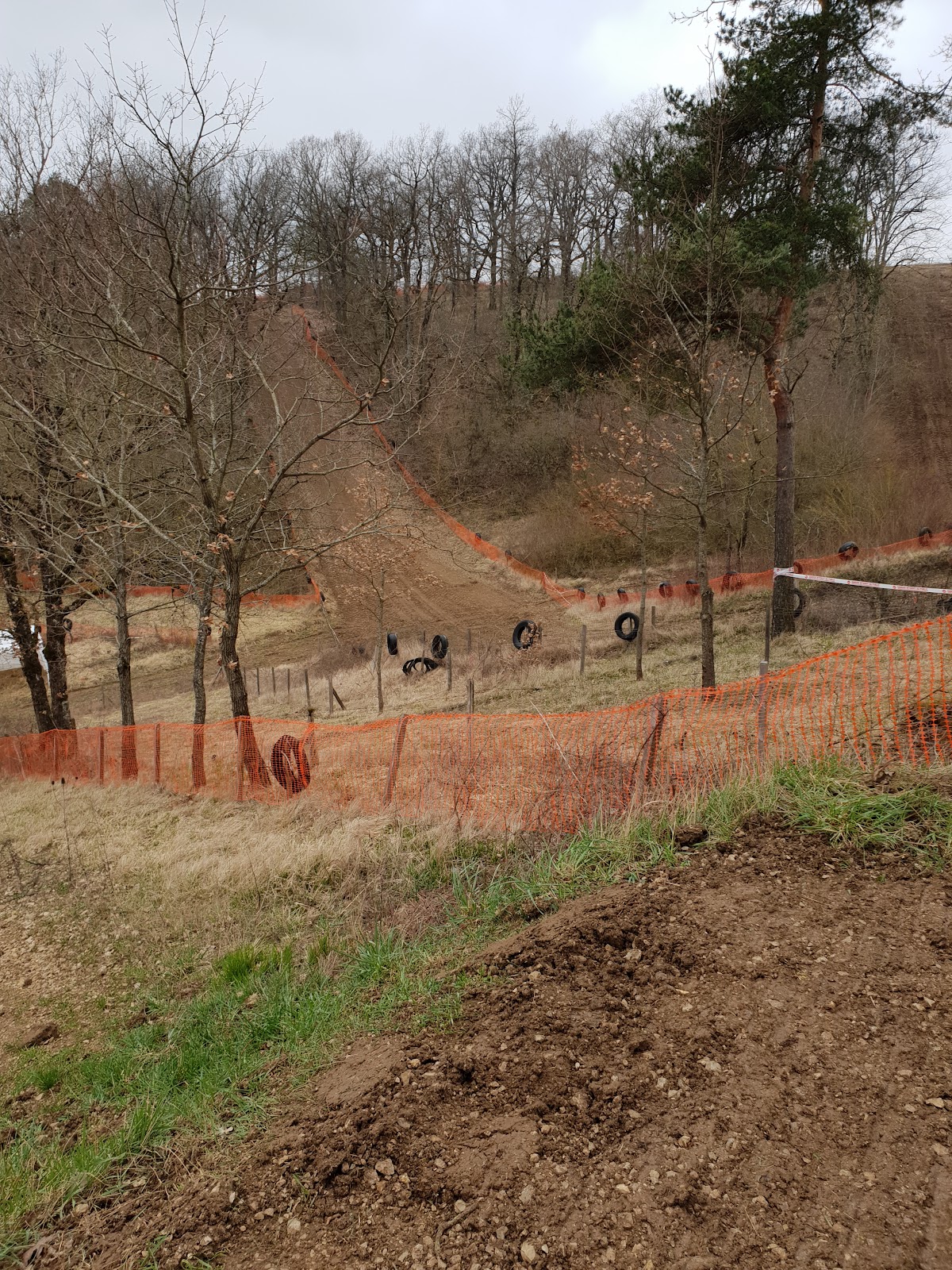 Terrain de motocross à Champignol-Lez-Mondeville — photo 2
