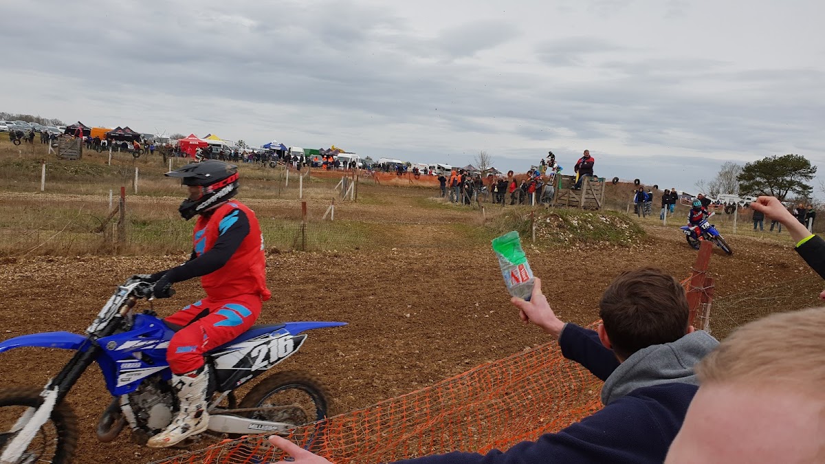 Terrain de motocross à Champignol-Lez-Mondeville — photo 3