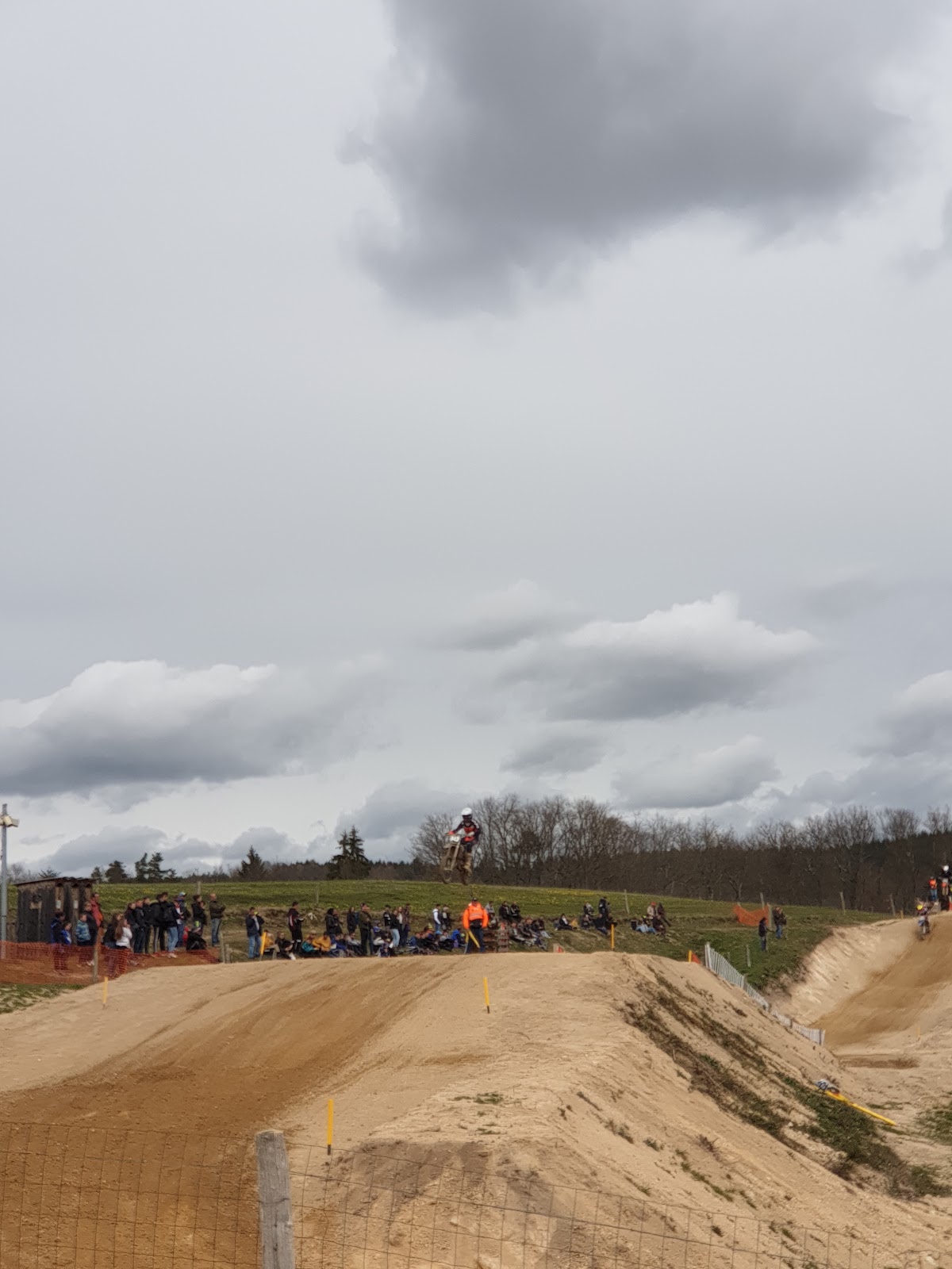 Terrain de motocross à Crevant-Laveine