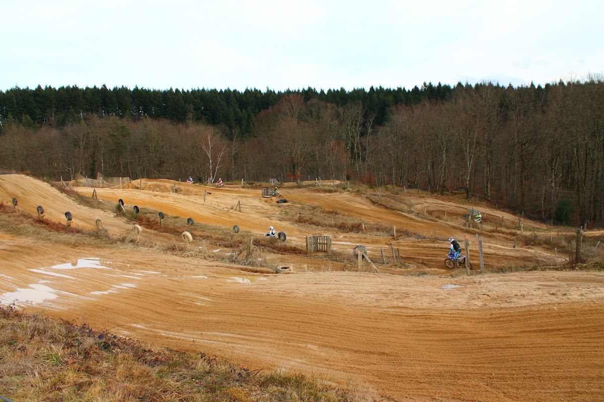 Terrain de motocross à Crevant-Laveine — photo 2