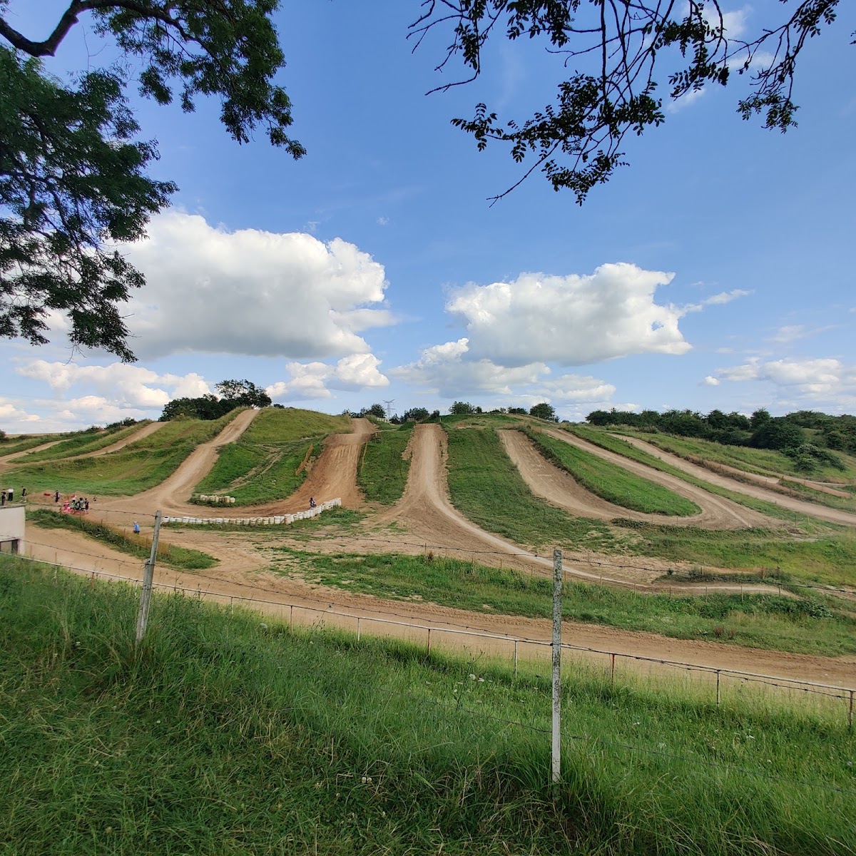 Terrain de motocross à Landricourt — photo 1