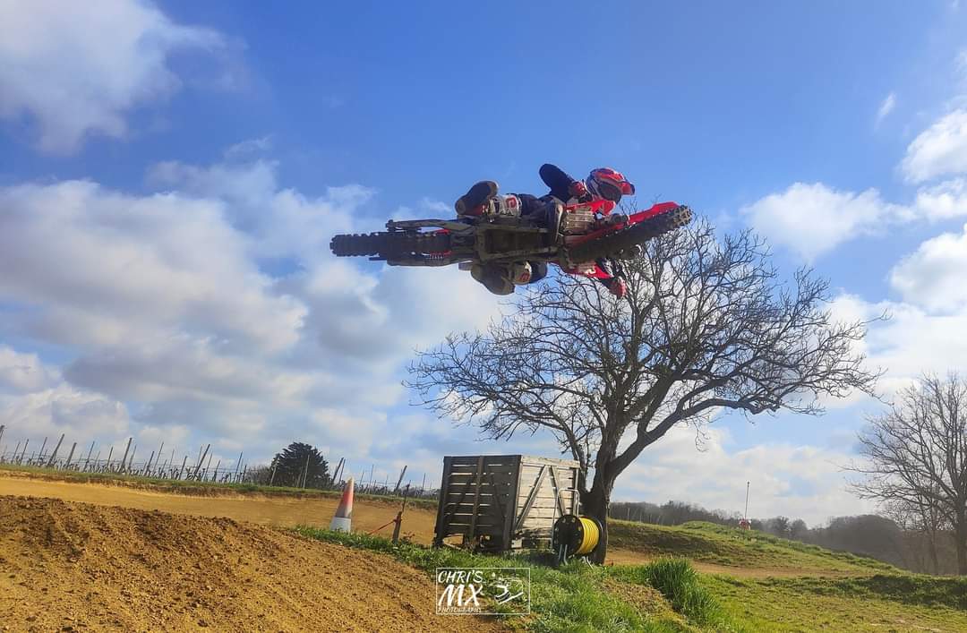 Terrain de motocross à Beaumarchés — photo 3