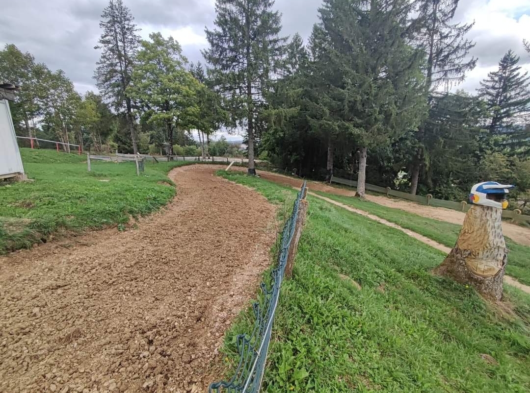 Terrain de motocross à Les Fins — photo 1