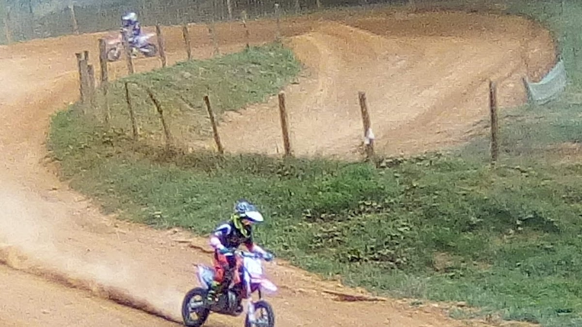 Terrain de motocross à Étrabonne — photo 1