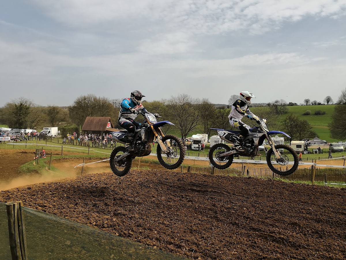 Terrain de motocross à Étrabonne — photo 2