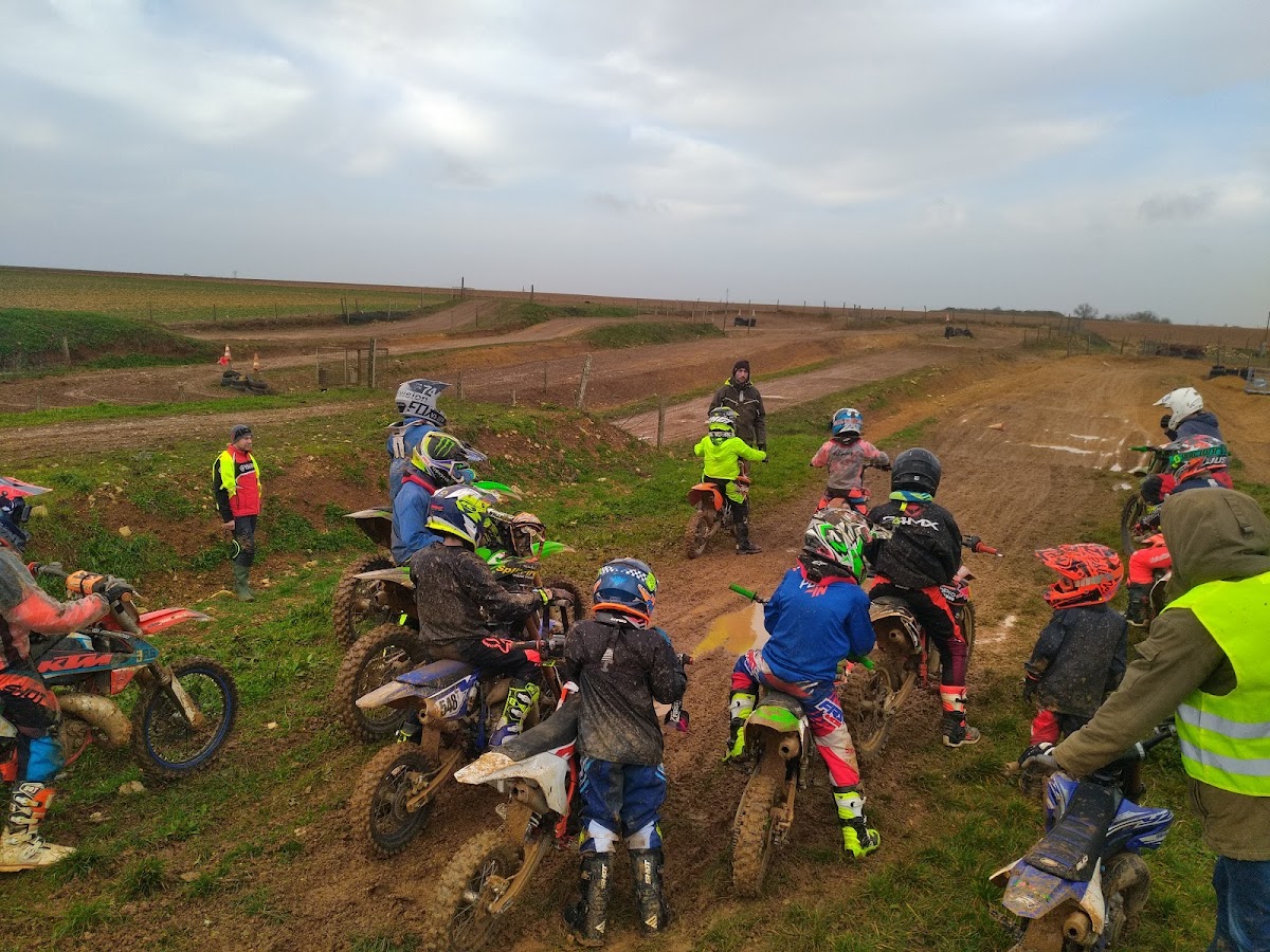 Terrain de motocross à Champigny-le-Sec