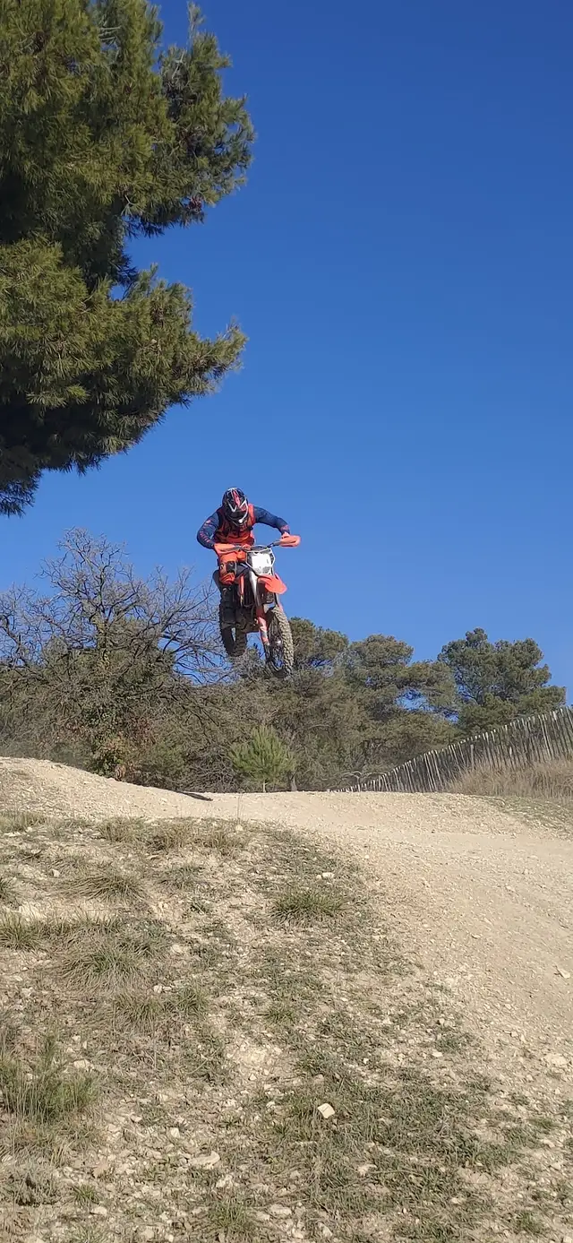 Terrain de motocross à Pernes-les-Fontaines