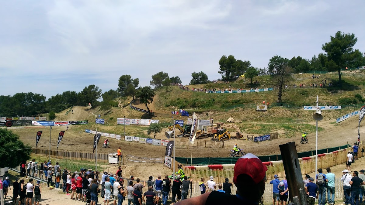 Terrain de motocross à Pernes-les-Fontaines — photo 2