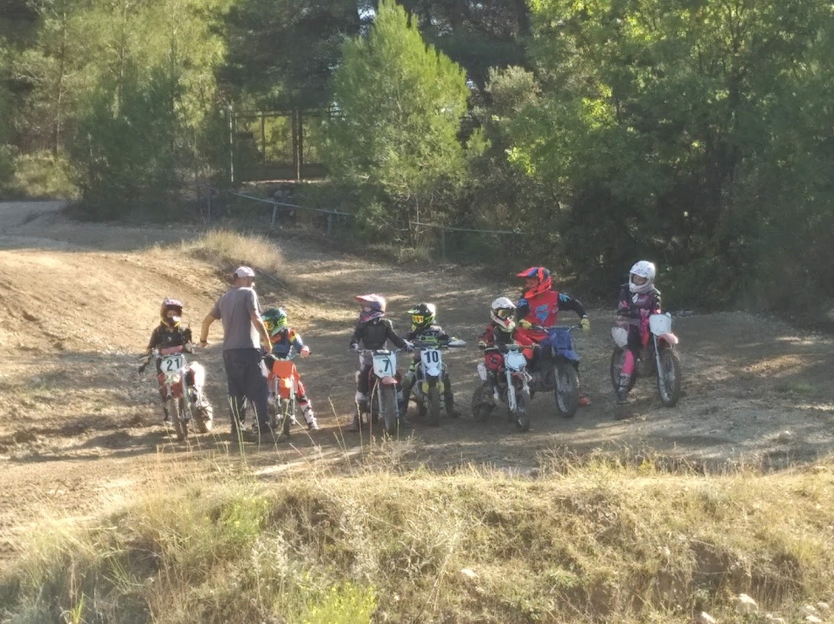 Terrain de motocross à Pernes-les-Fontaines — photo 4