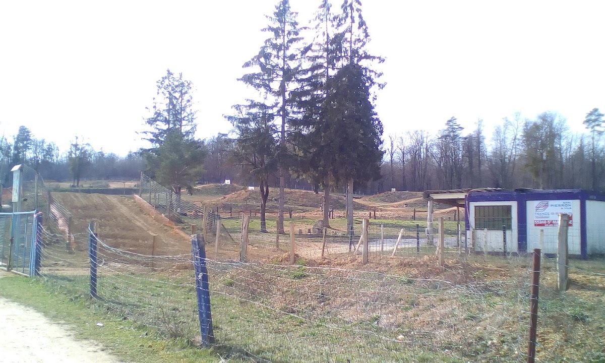 Terrain de motocross à Commercy — photo 3