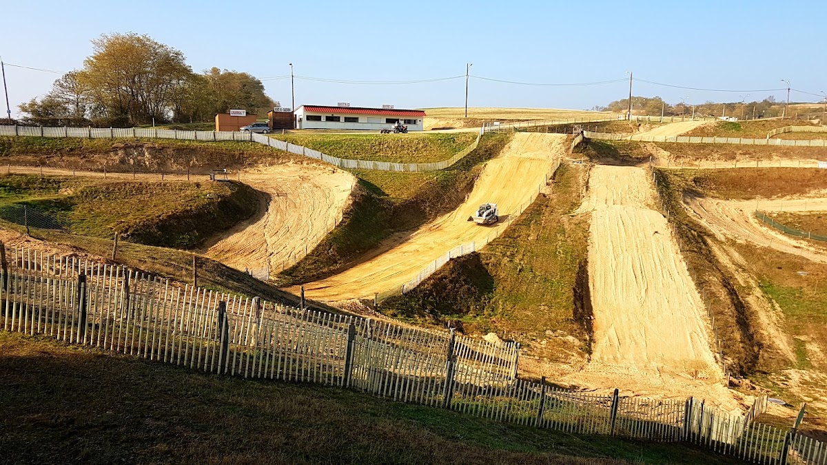 Terrain de motocross à Sainte-Radegonde — photo 2