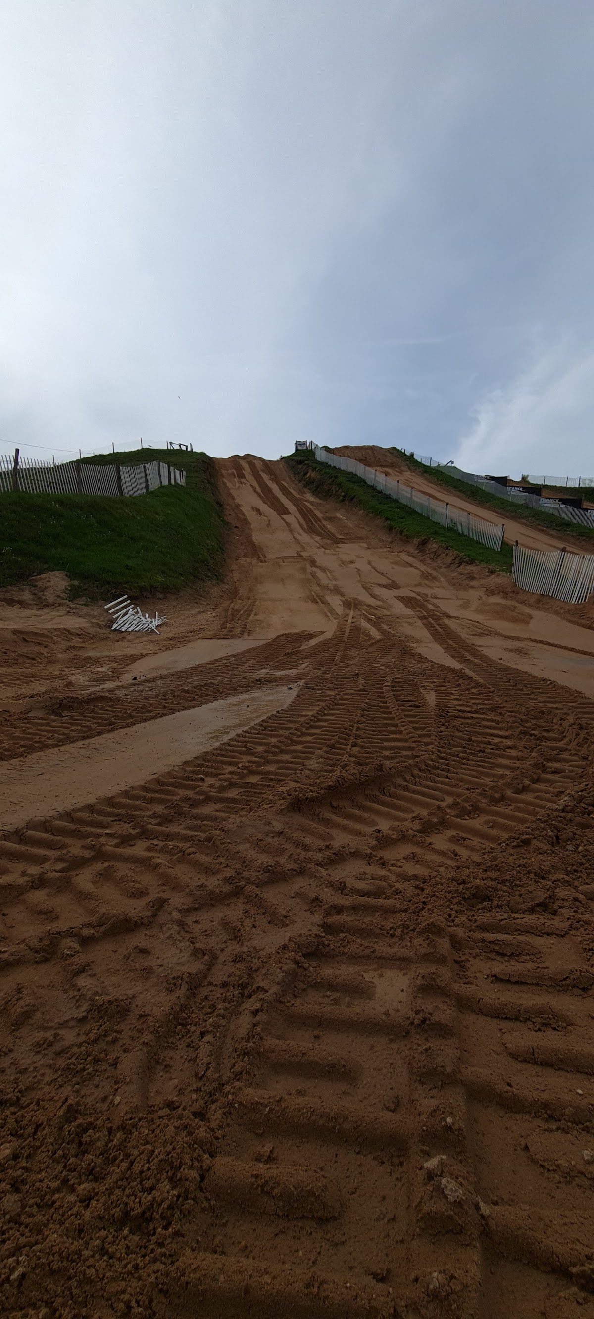 Terrain de motocross à Sainte-Radegonde — photo 3