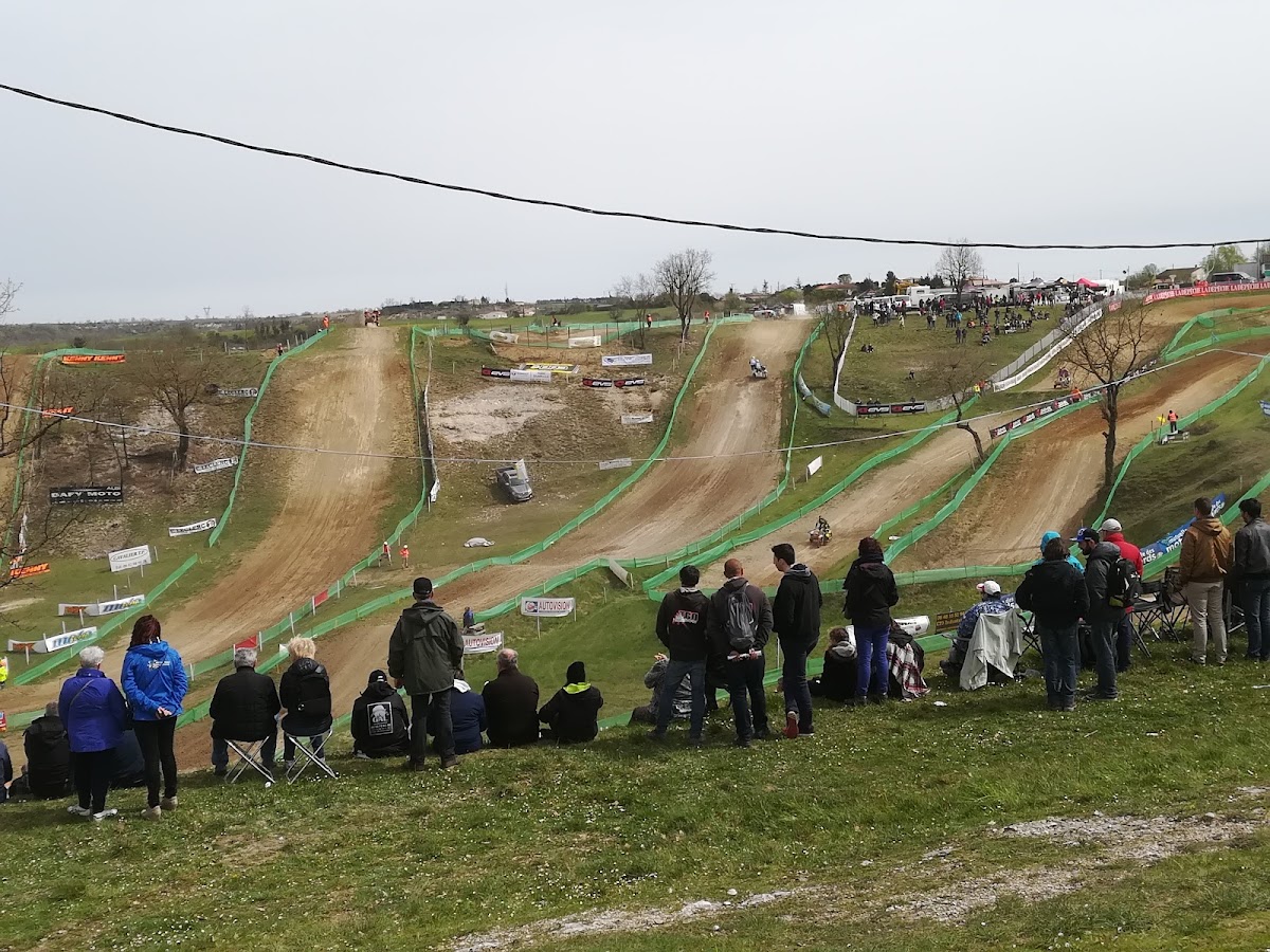 Terrain de motocross à Castelnau-De-Lévis — photo 1