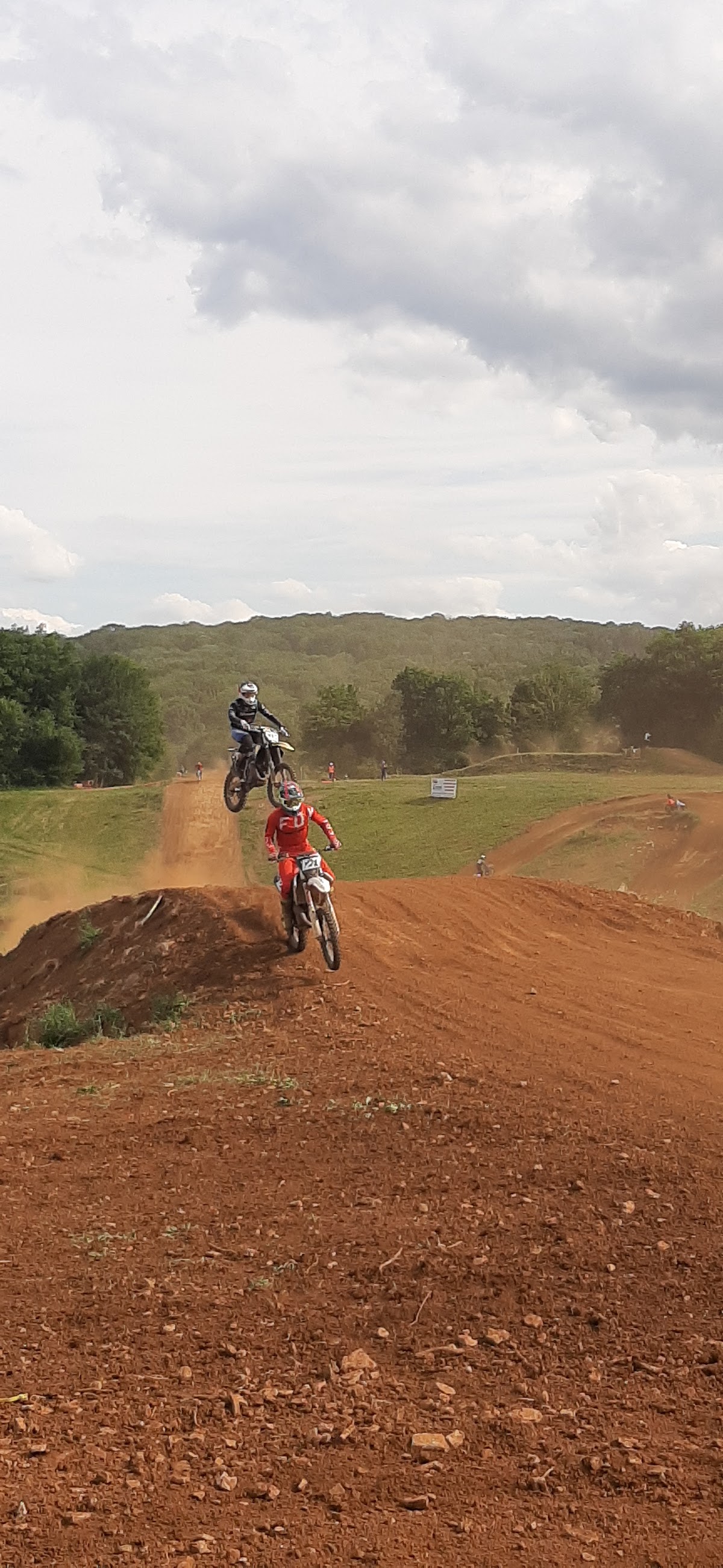Terrain de motocross à Uzelle — photo 2