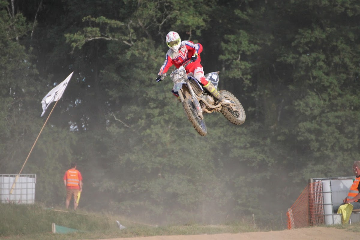 Terrain de motocross à Bessines-Sur-Gartempe — photo 2