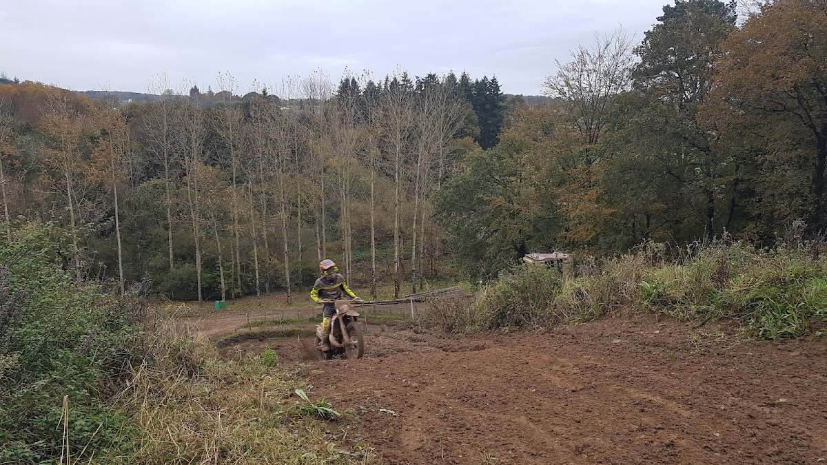 Terrain de motocross à Saint-Carreuc — photo 3