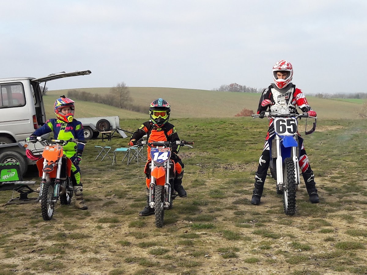 Terrain de motocross à Caillavet — photo 1