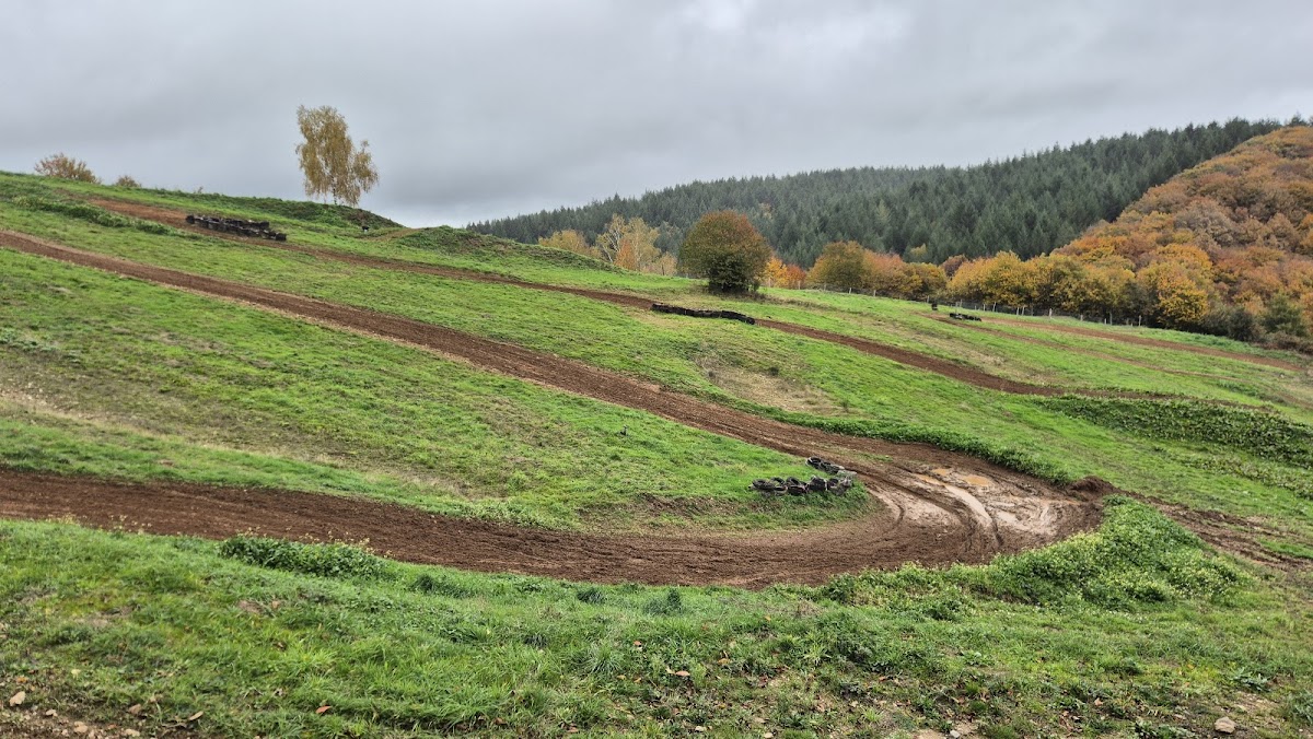 Terrain de motocross à Durenque — photo 3