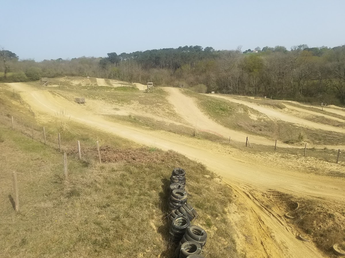 Terrain de motocross à Cauneille